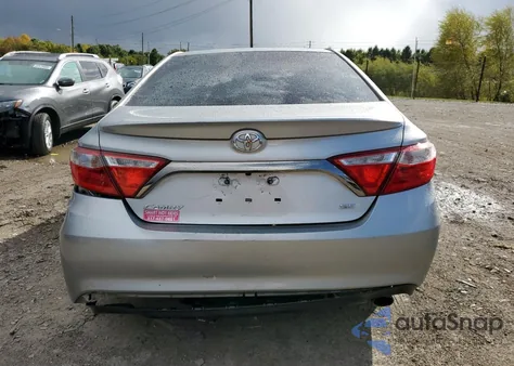 2015 Toyota Camry Le z USA, uszkodzony, nr VIN 4T1BF1FK8FU010648
